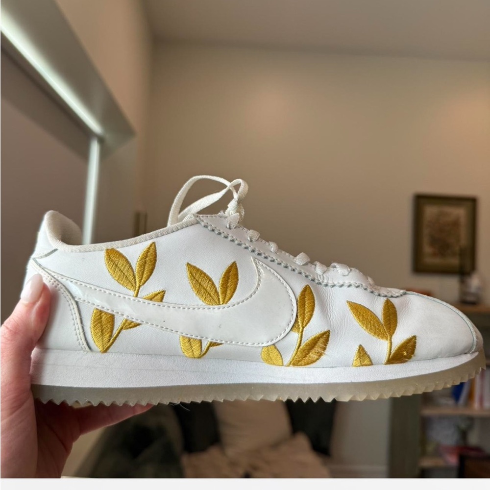 Nike Cortez limited edition w/gold emboidered leaves!!! Women’s size 7.